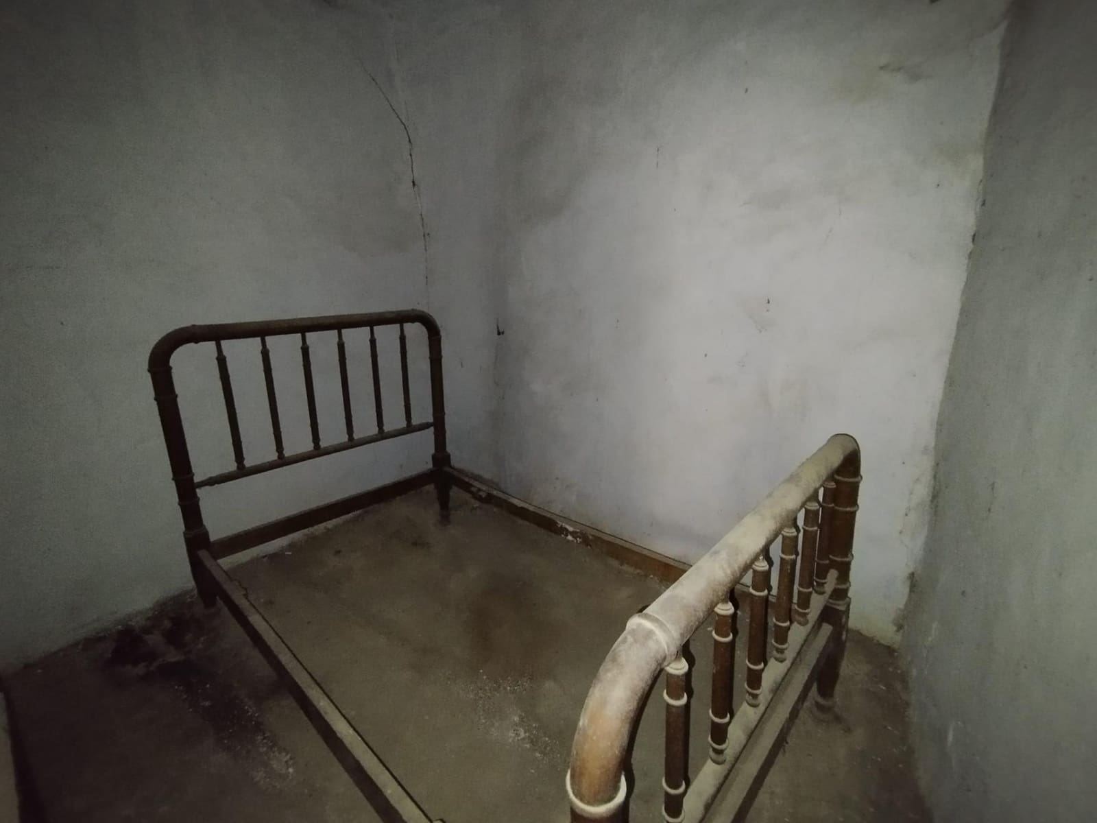 Casa de 3 habitaciones en Valdeltormo en venta - 30.000 € (Ref: 9743976)