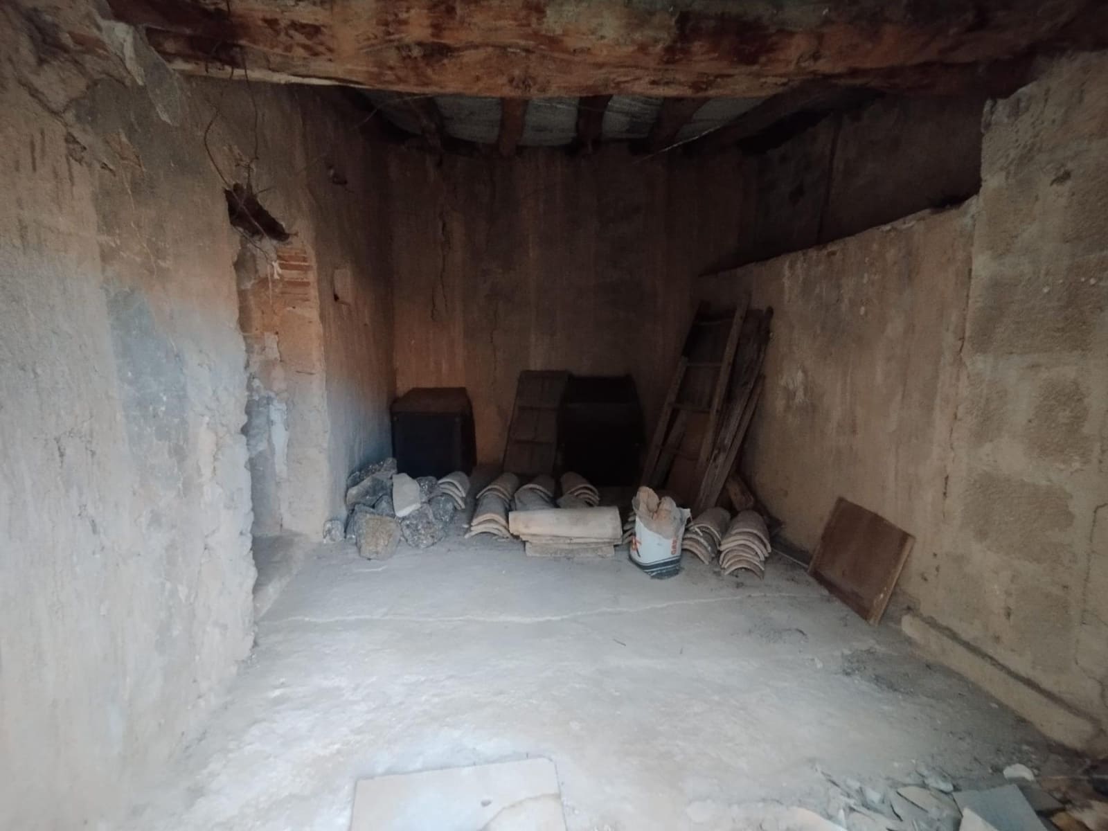 Casa de 3 habitaciones en Valdeltormo en venta - 30.000 € (Ref: 9743976)