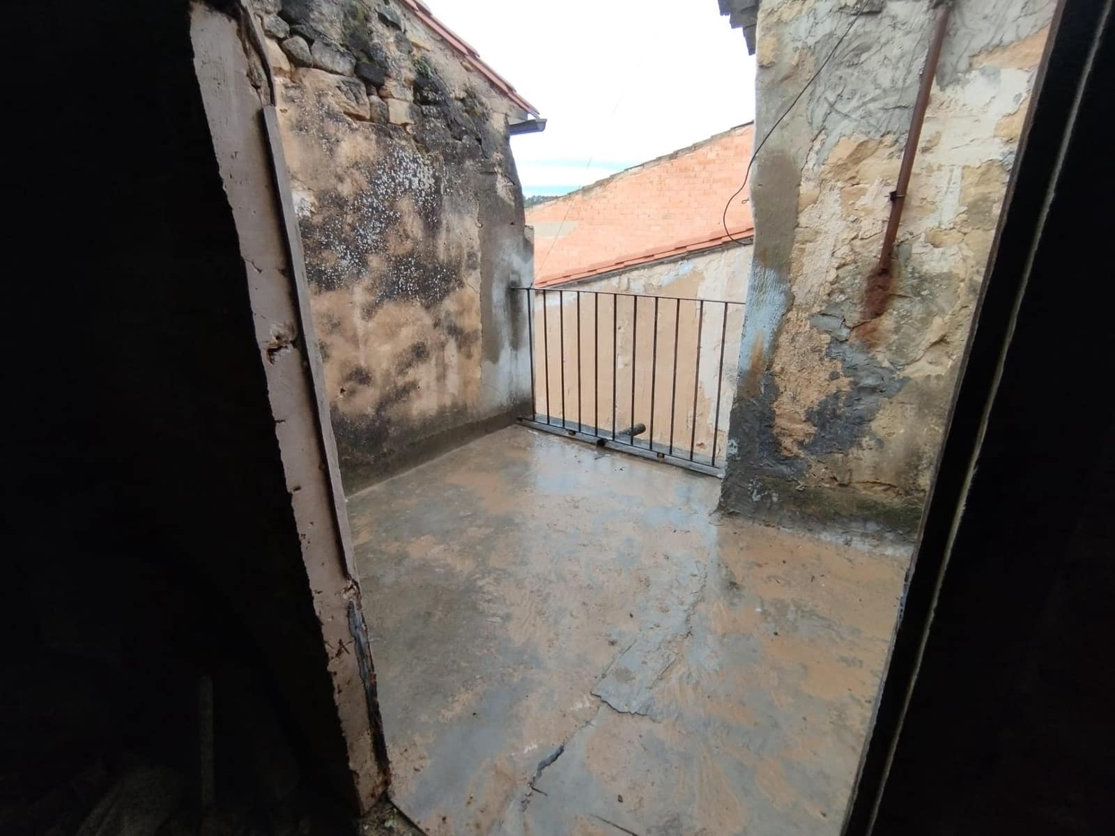 Casa de 3 habitaciones en Valdeltormo en venta - 30.000 € (Ref: 9743976)