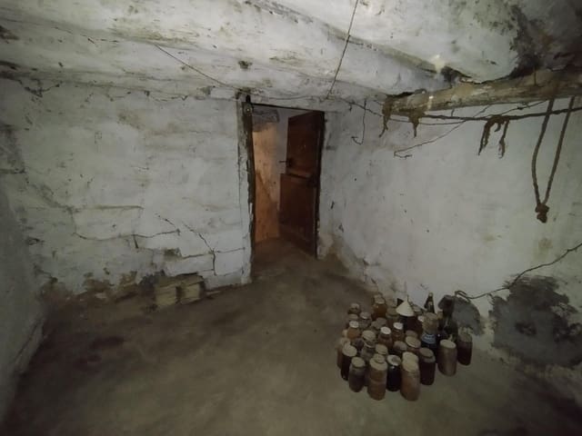 Casa de 3 habitaciones en Valdeltormo en venta - 30.000 € (Ref: 9743976)