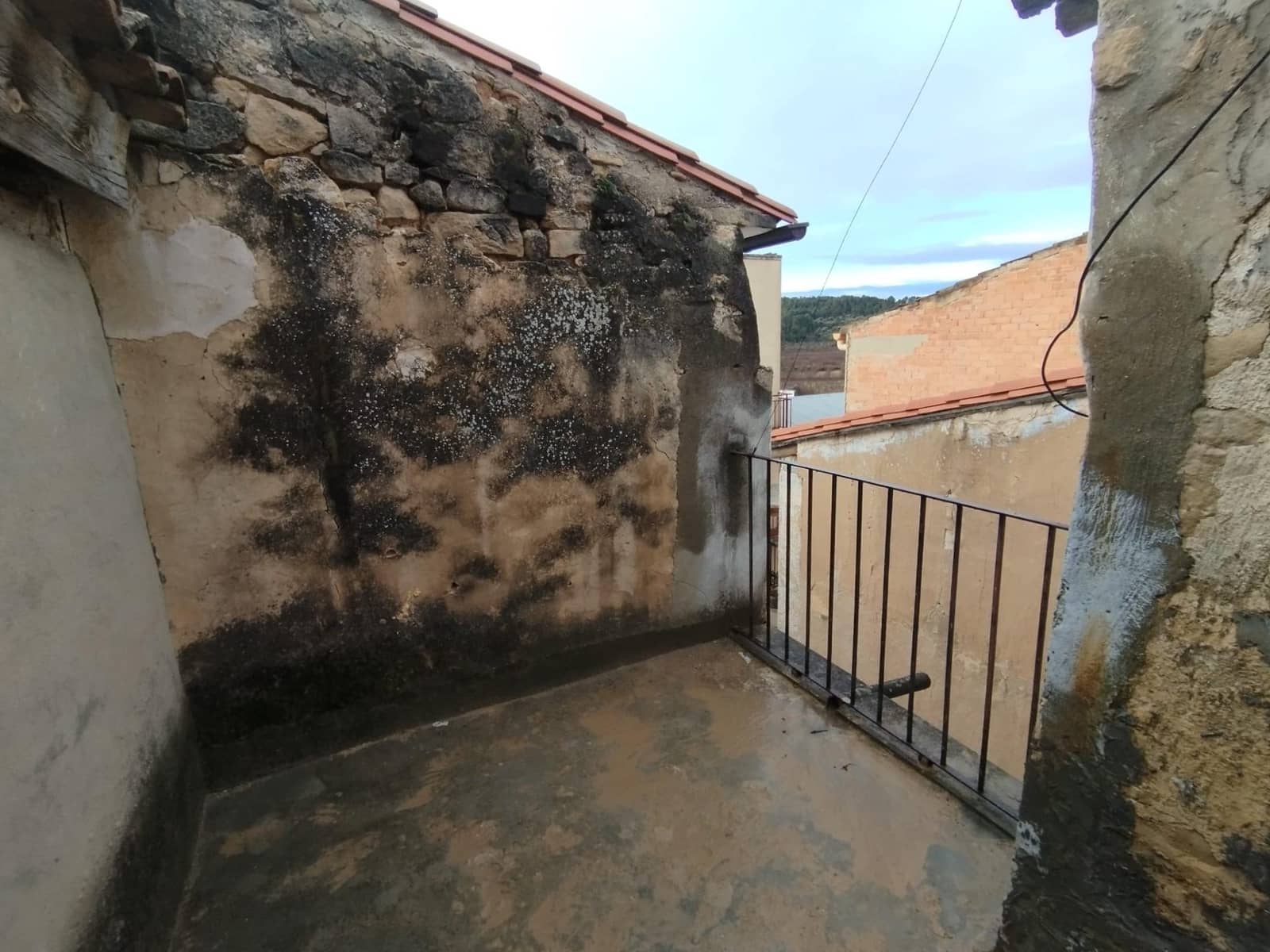 Casa de 3 habitaciones en Valdeltormo en venta - 30.000 € (Ref: 9743976)