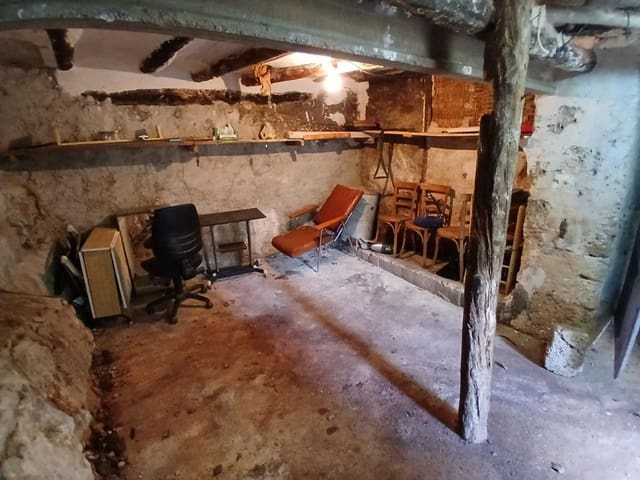 4 soverom Hus til salgs i Beceite - € 120 000 (Ref: 9865380)
