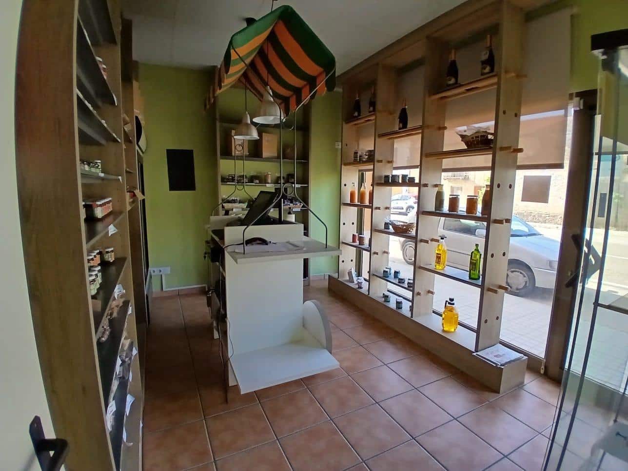 6 bedroom Commercial for sale in Valdeltormo - € 550,000 (Ref: 9924737)