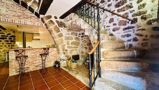 6 slaapkamer Huis te koop in Cretas - € 198.000 (Ref: 9970767)