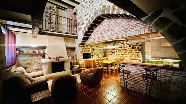 6 slaapkamer Huis te koop in Cretas - € 198.000 (Ref: 9970767)