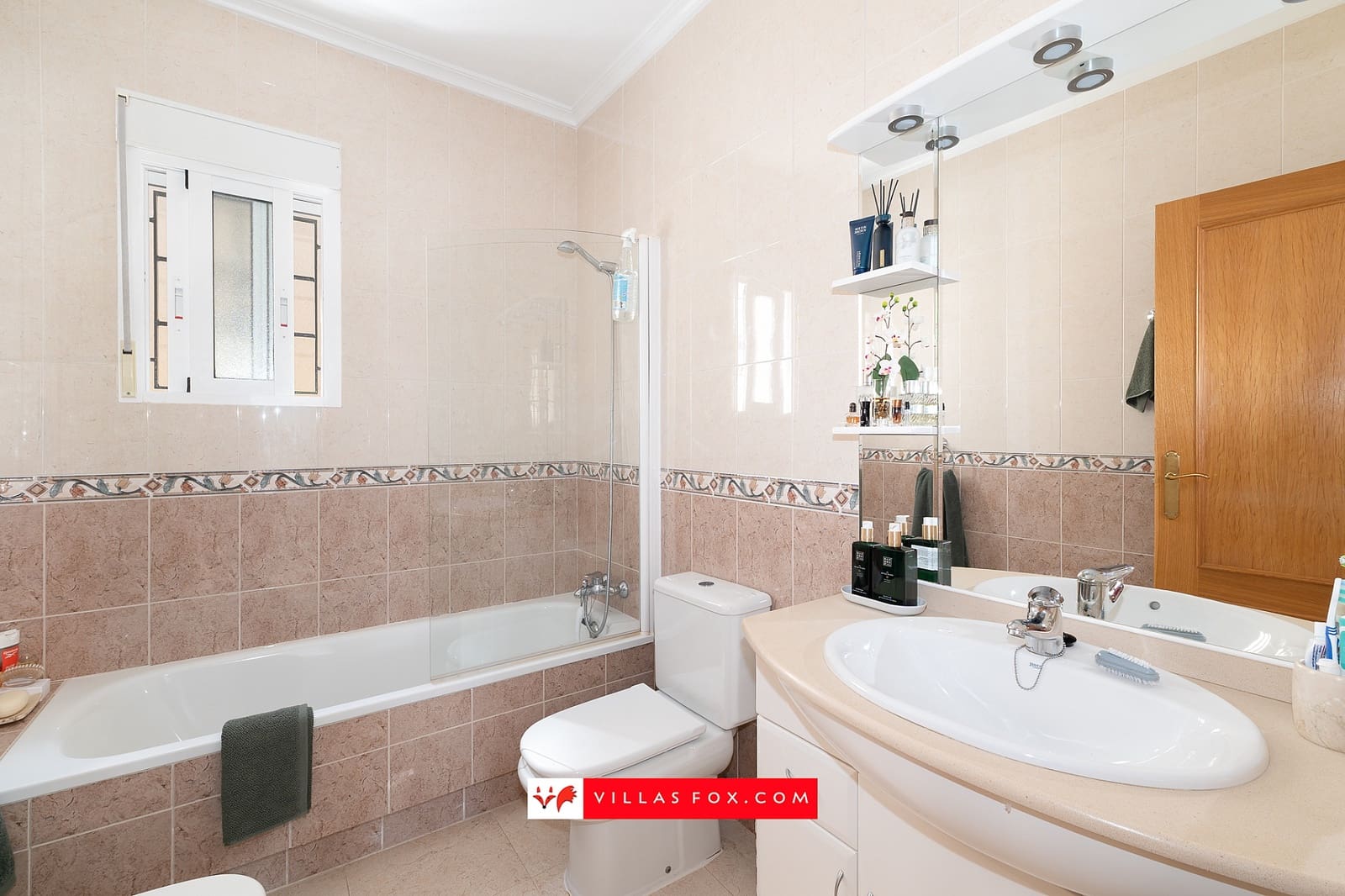 3 bedroom Villa for sale in Bigastro with pool garage - € 320,000 (Ref: 10124474)
