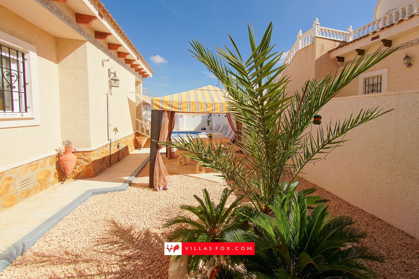 3 bedroom Villa for sale in Bigastro with pool garage - € 320,000 (Ref: 10124474)