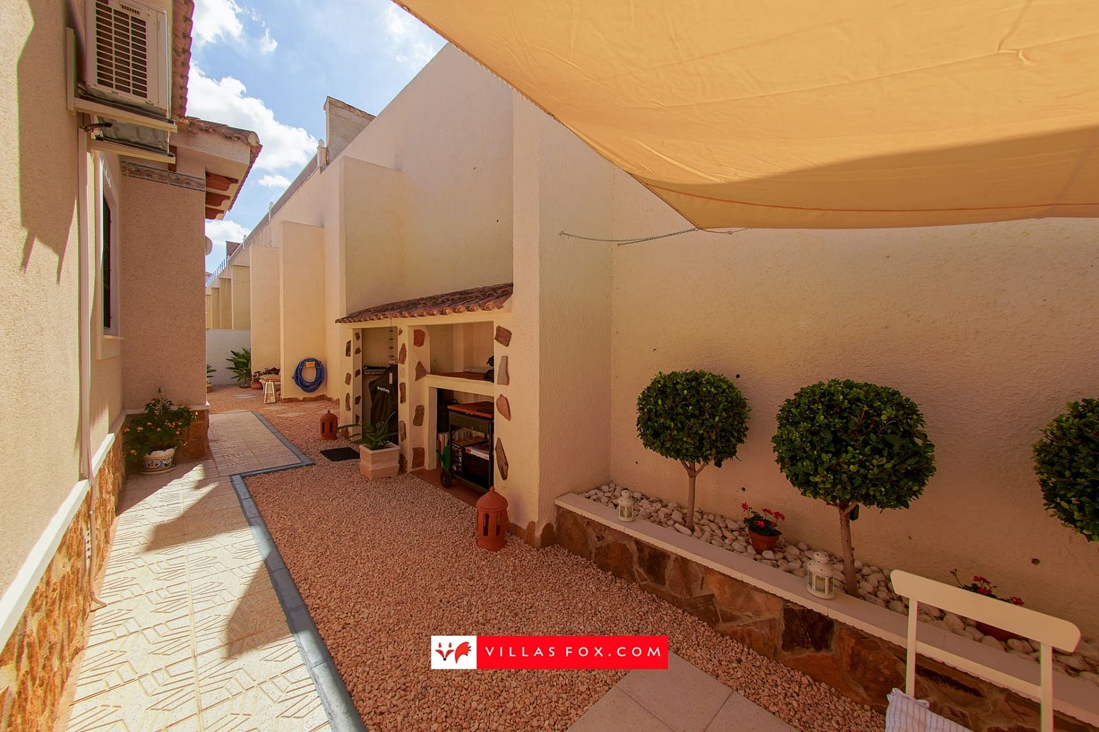 3 bedroom Villa for sale in Bigastro with pool garage - € 320,000 (Ref: 10124474)