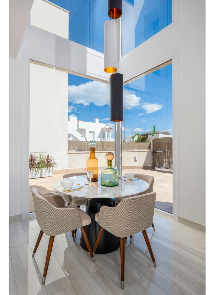 3 bedroom Villa for sale in Rojales with pool - € 579,000 (Ref: 8651257)