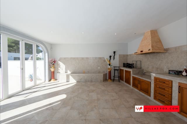 6 bedroom Villa for sale in San Miguel de Salinas with pool garage - € 649,000 (Ref: 8672178)