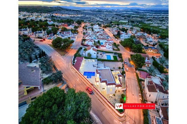 6 bedroom Villa for sale in San Miguel de Salinas with pool garage - € 649,000 (Ref: 8672178)