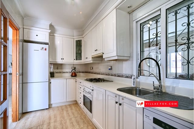 5 makuuhuone Huvila myytävänä paikassa San Miguel de Salinas mukana uima-altaan 
autotalli - 599 999 € (Ref: 8704583)