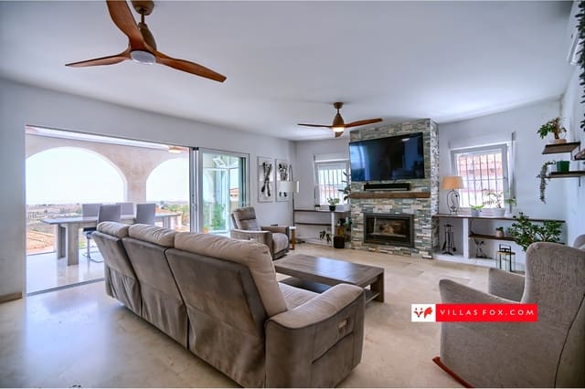 5 makuuhuone Huvila myytävänä paikassa San Miguel de Salinas mukana uima-altaan 
autotalli - 599 999 € (Ref: 8704583)