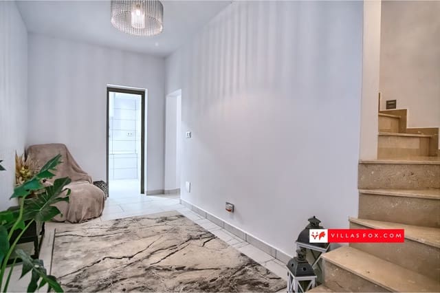 5 makuuhuone Huvila myytävänä paikassa San Miguel de Salinas mukana uima-altaan 
autotalli - 599 999 € (Ref: 8704583)