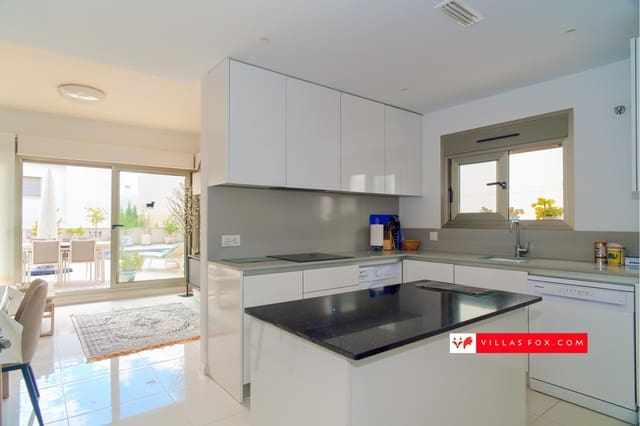 3 soveværelse Villa til salg i San Miguel de Salinas med swimmingpool - € 429.000 (Ref: 8981126)