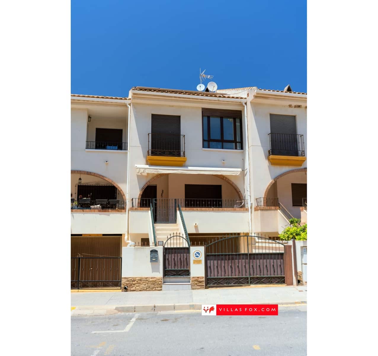 3 soveværelse Byhus til salg i San Miguel de Salinas med swimmingpool garage - € 249.000 (Ref: 9024970)