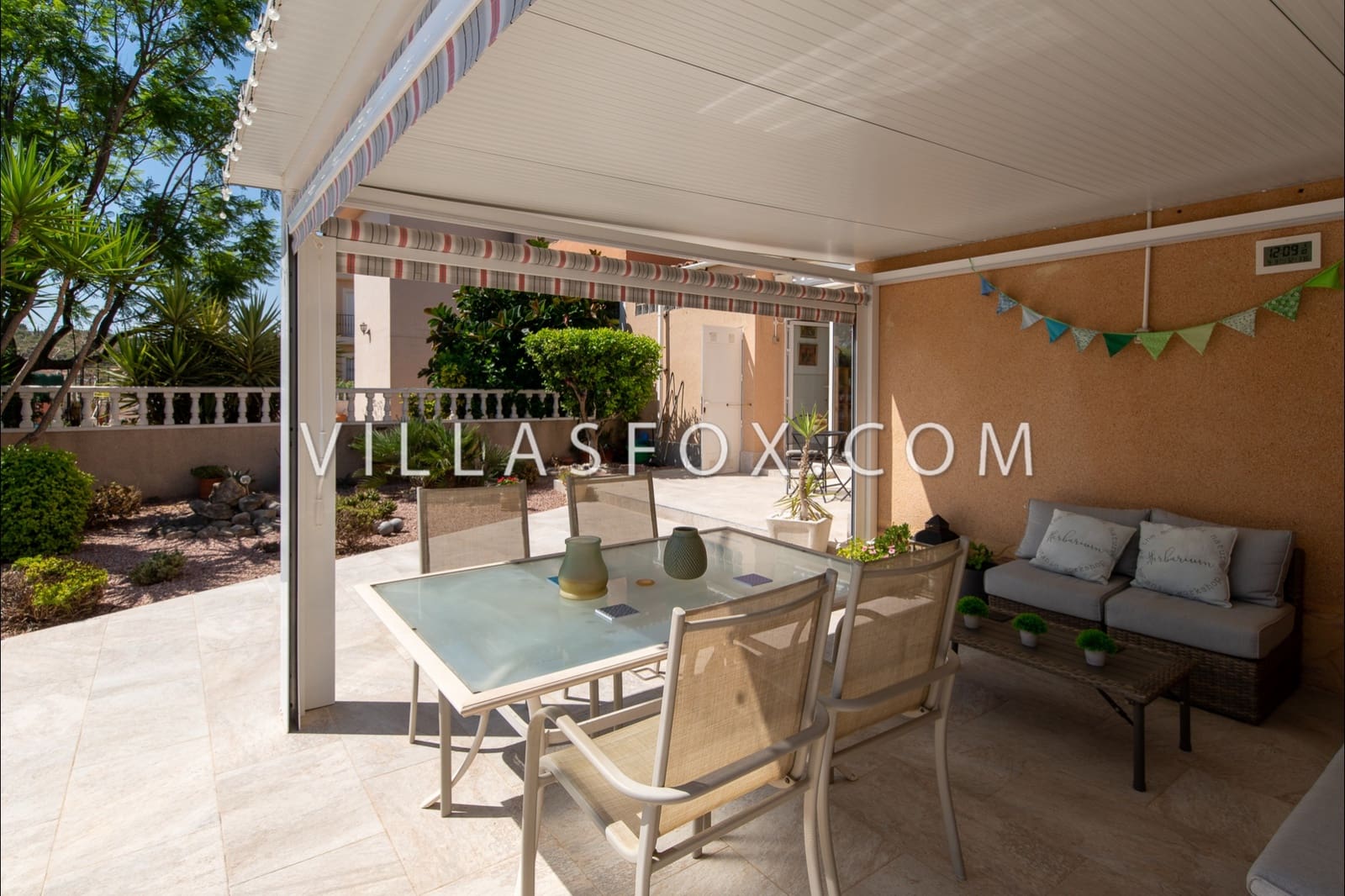 3 makuuhuone Huvila myytävänä paikassa San Miguel de Salinas mukana uima-altaan 
autotalli - 349 000 € (Ref: 9240912)