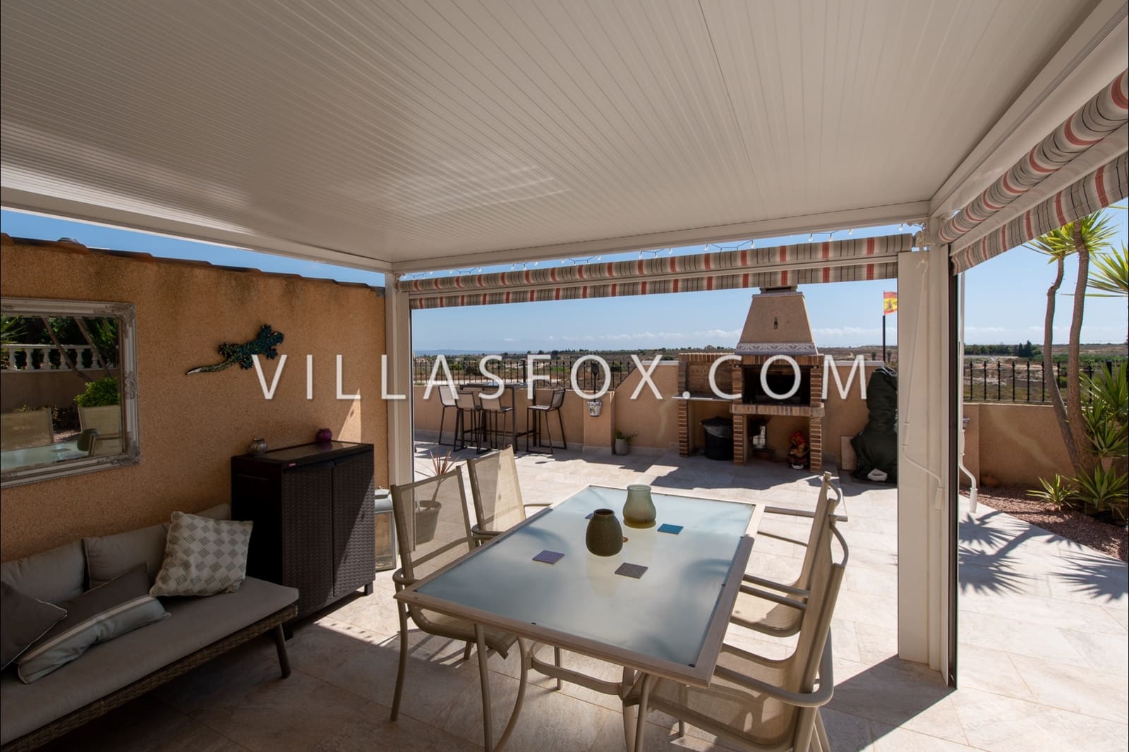 3 makuuhuone Huvila myytävänä paikassa San Miguel de Salinas mukana uima-altaan 
autotalli - 349 000 € (Ref: 9240912)