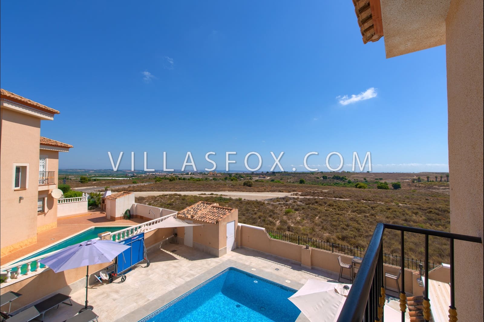 3 makuuhuone Huvila myytävänä paikassa San Miguel de Salinas mukana uima-altaan 
autotalli - 349 000 € (Ref: 9240912)