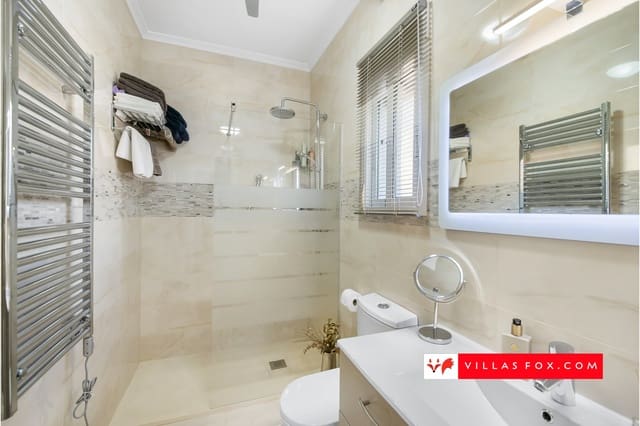 3 makuuhuone Huvila myytävänä paikassa San Miguel de Salinas mukana uima-altaan - 375 000 € (Ref: 9246216)