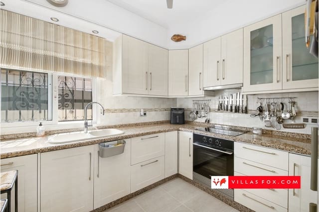 3 makuuhuone Huvila myytävänä paikassa San Miguel de Salinas mukana uima-altaan - 375 000 € (Ref: 9246216)