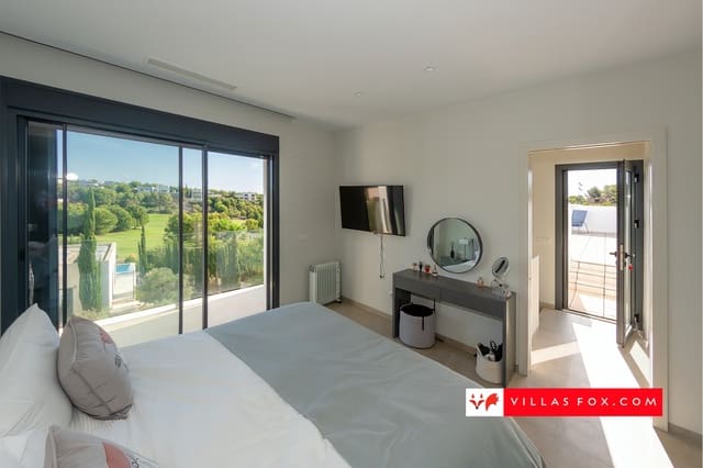 Chalet de 3 habitaciones en Las Colinas Golf, Orihuela en venta con piscina garaje - 995.000 € (Ref: 9265633)