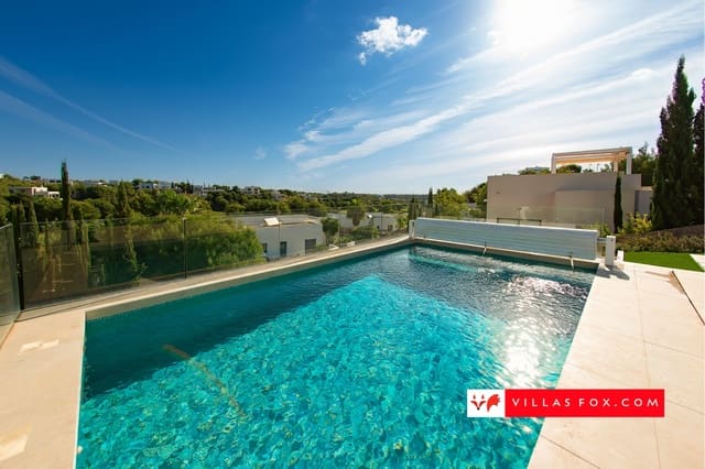 Chalet de 3 habitaciones en Las Colinas Golf, Orihuela en venta con piscina garaje - 995.000 € (Ref: 9265633)