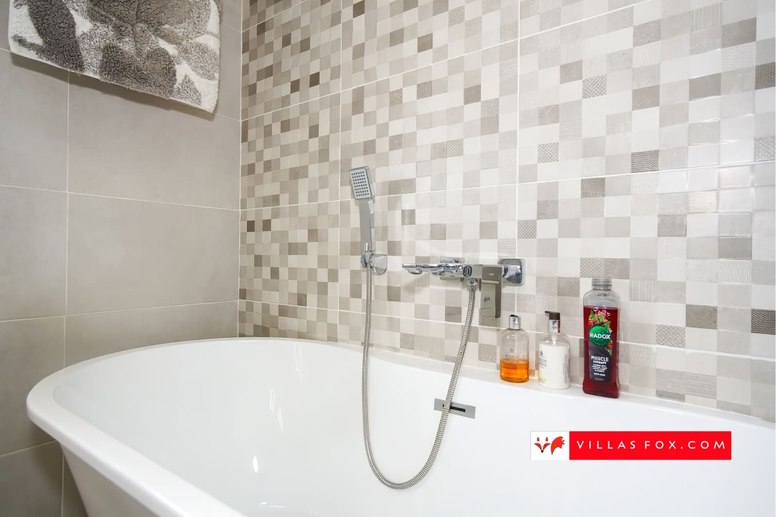 Chalet de 5 habitaciones en San Miguel de Salinas en venta con piscina - 450.000 € (Ref: 9296545)