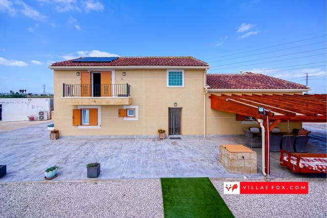 Chalet de 5 habitaciones en San Miguel de Salinas en venta con piscina - 450.000 € (Ref: 9296545)