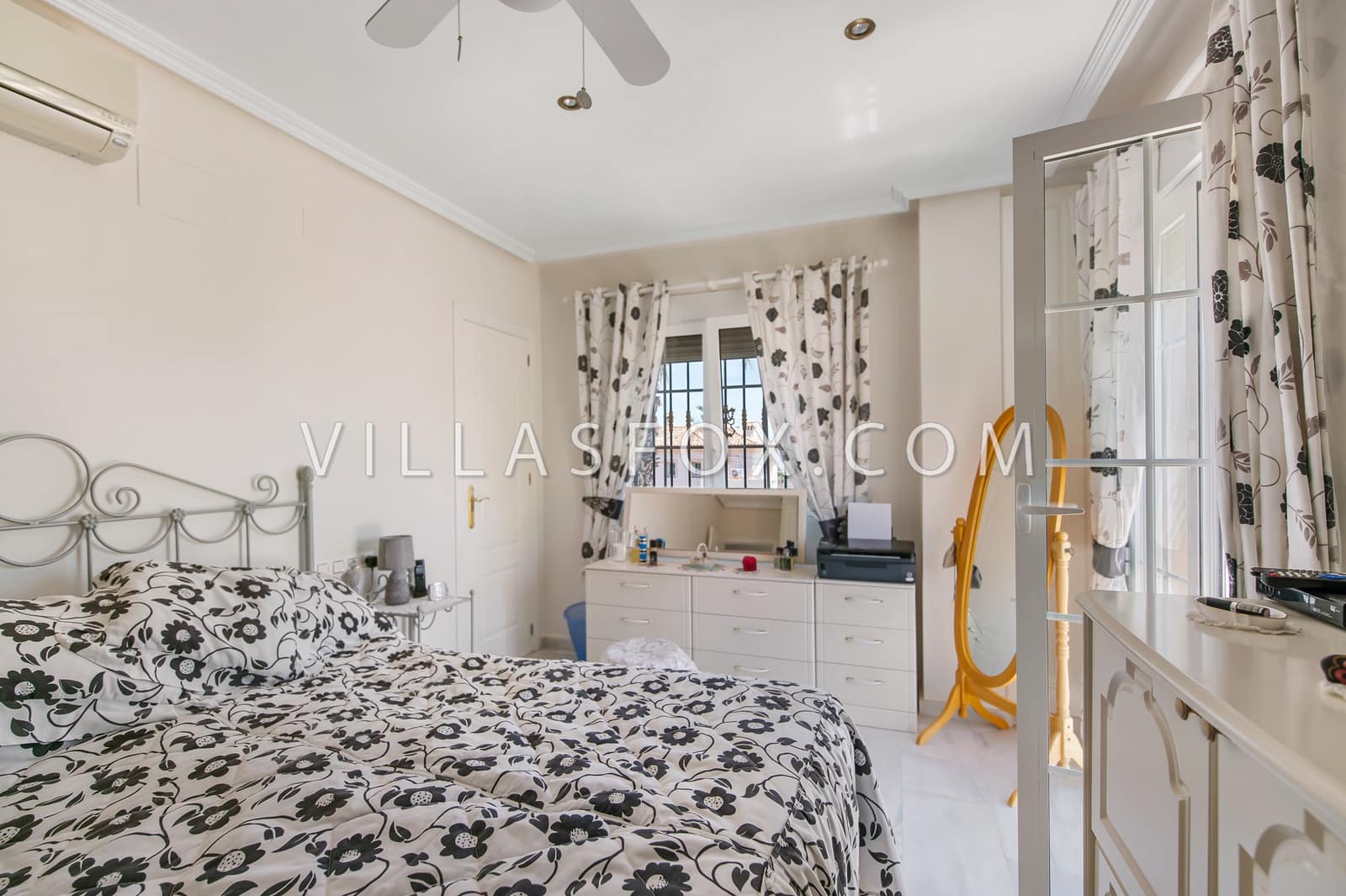 3 soveværelse Villa til salg i San Miguel de Salinas med swimmingpool garage - € 375.000 (Ref: 9302010)