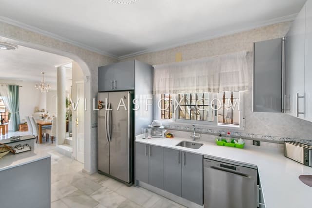 3 soveværelse Villa til salg i San Miguel de Salinas med swimmingpool garage - € 375.000 (Ref: 9302010)