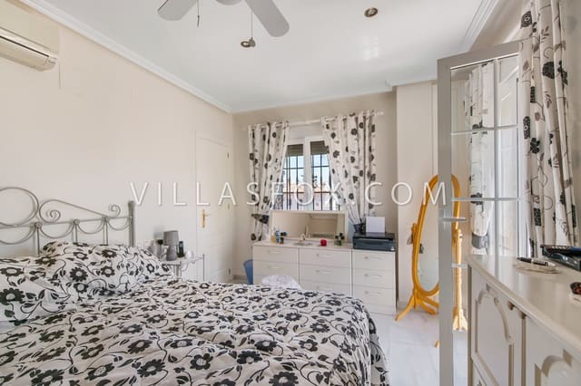 3 soveværelse Villa til salg i San Miguel de Salinas med swimmingpool garage - € 375.000 (Ref: 9302010)