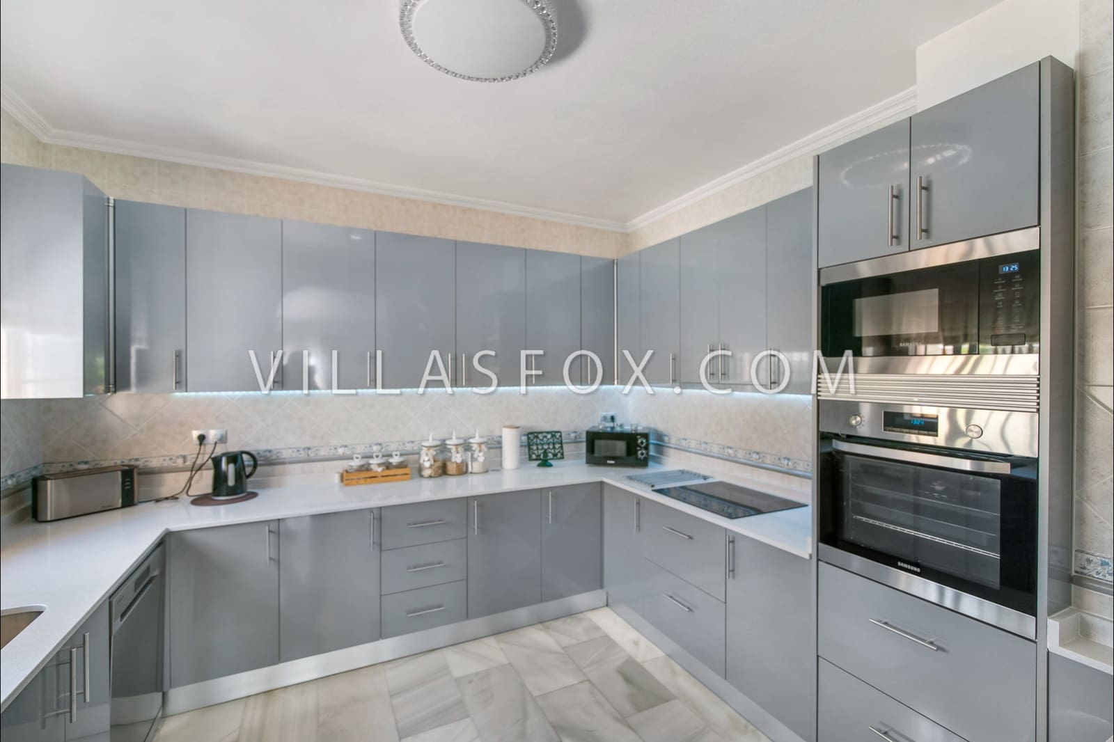3 soveværelse Villa til salg i San Miguel de Salinas med swimmingpool garage - € 375.000 (Ref: 9302010)