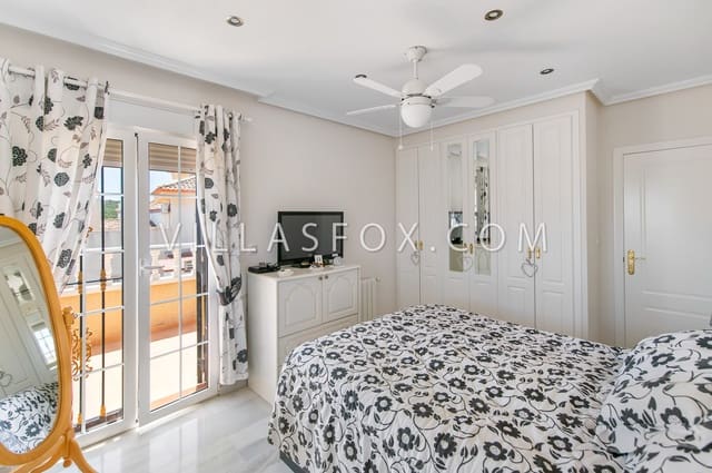 3 soveværelse Villa til salg i San Miguel de Salinas med swimmingpool garage - € 375.000 (Ref: 9302010)