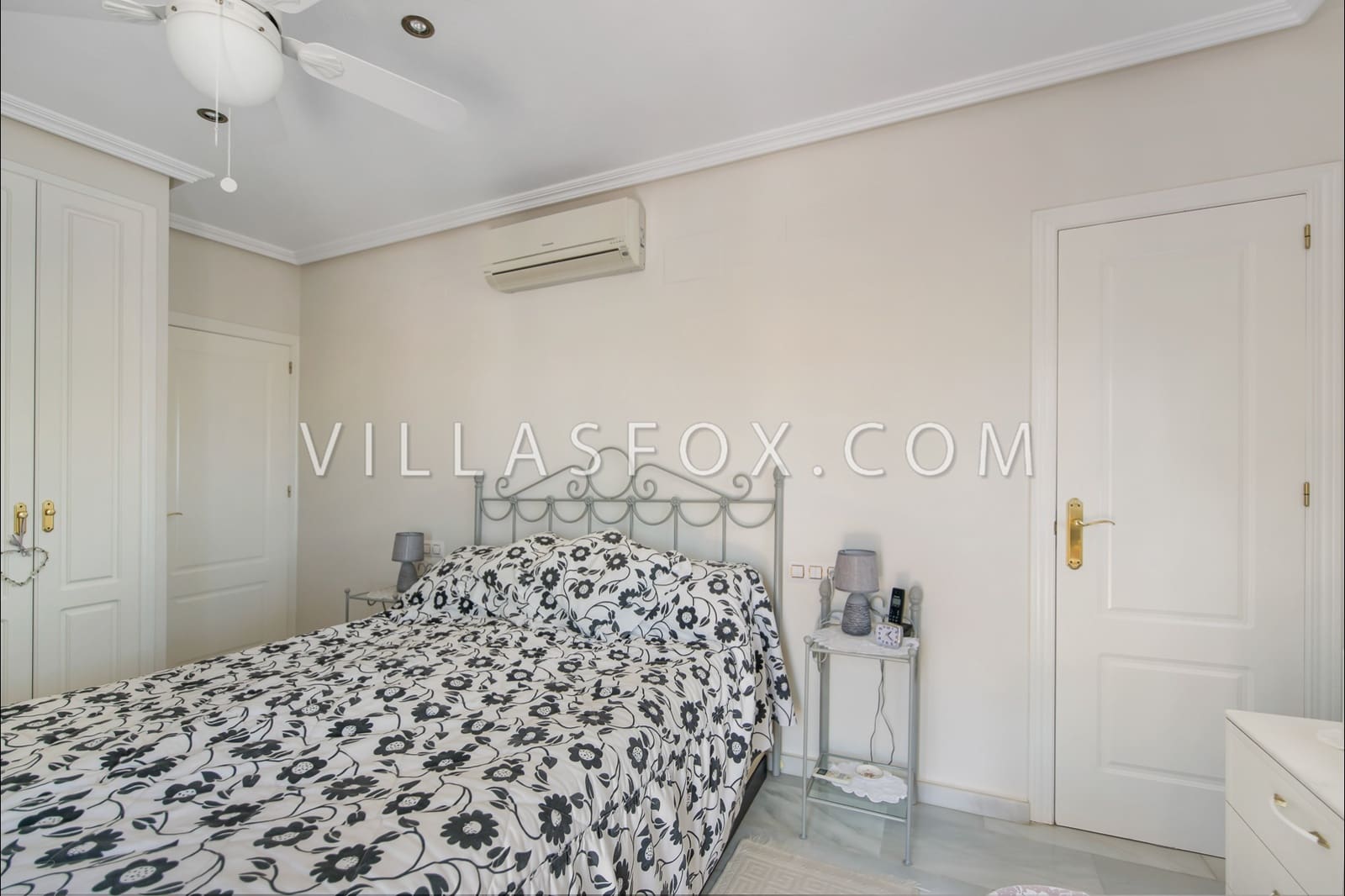 3 soveværelse Villa til salg i San Miguel de Salinas med swimmingpool garage - € 375.000 (Ref: 9302010)