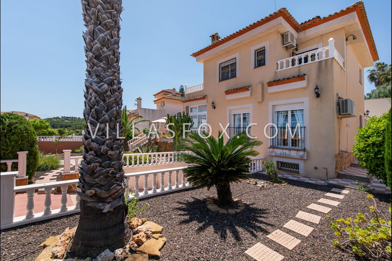 3 soveværelse Villa til salg i San Miguel de Salinas med swimmingpool garage - € 375.000 (Ref: 9302010)
