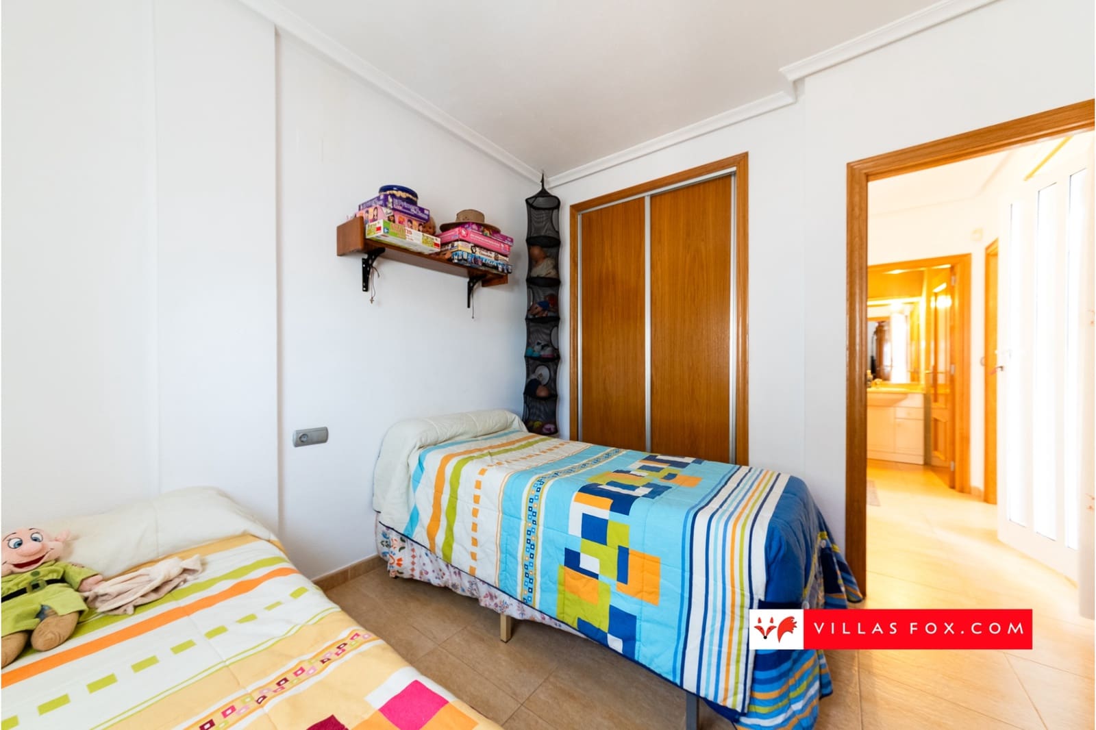 3 soveværelse Semi-Rækkehus til salg i Orihuela Costa med swimmingpool - € 200.000 (Ref: 9332676)