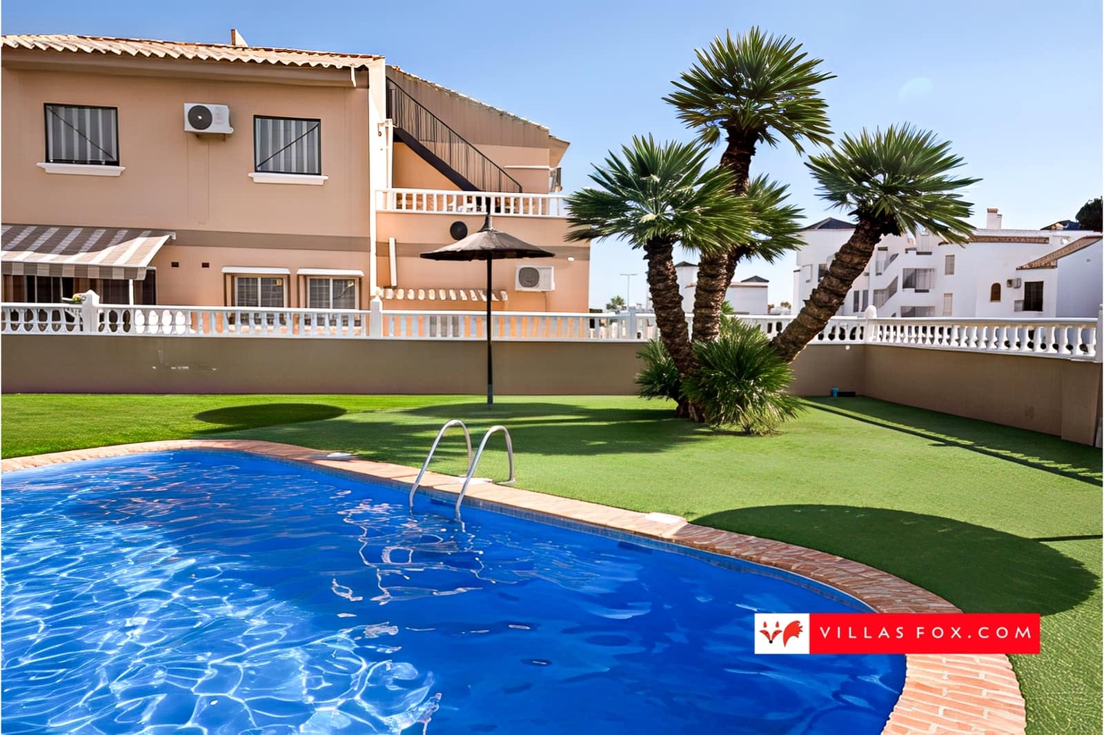 3 soveværelse Semi-Rækkehus til salg i Orihuela Costa med swimmingpool - € 200.000 (Ref: 9332676)