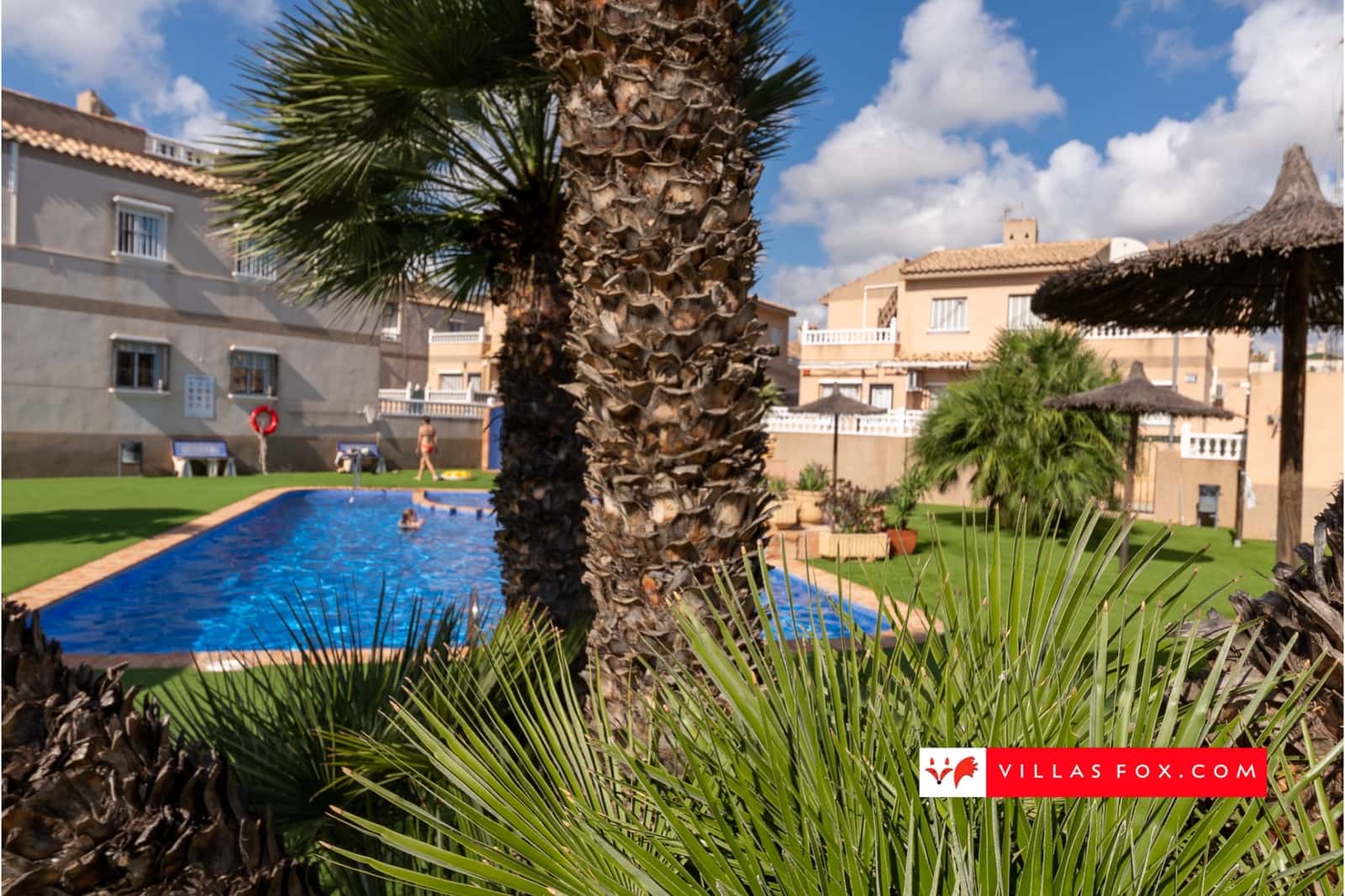 3 soveværelse Semi-Rækkehus til salg i Orihuela Costa med swimmingpool - € 200.000 (Ref: 9332676)