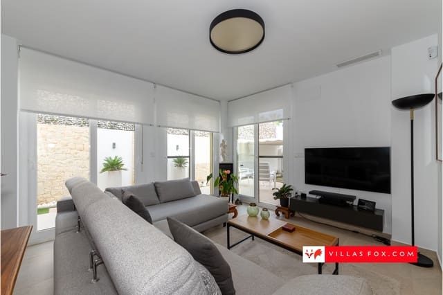 3 soverom Kjedet enebolig til salgs i Desamparados - Hurchillo - Torremendo, Orihuela med svømmebasseng - € 355 000 (Ref: 9336956)