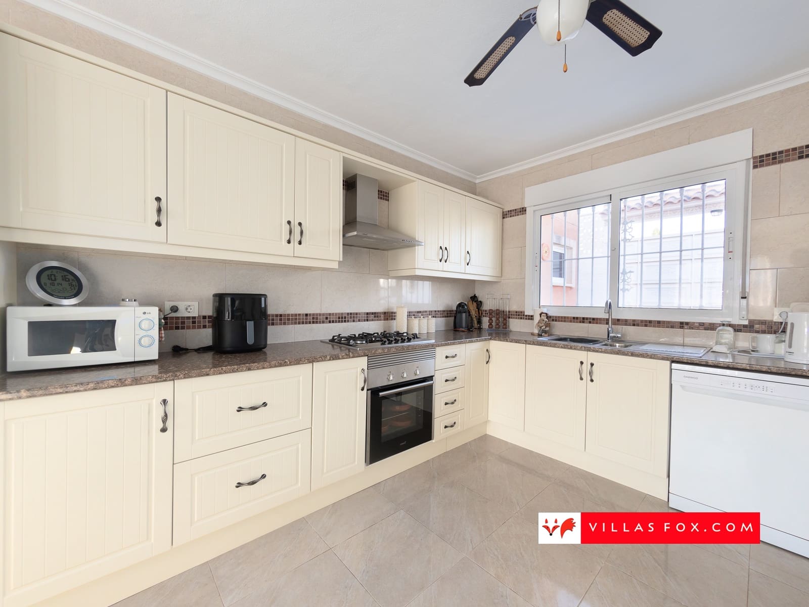 5 bedroom Villa for sale in Orihuela Costa with pool garage - € 385,000 (Ref: 9436515)