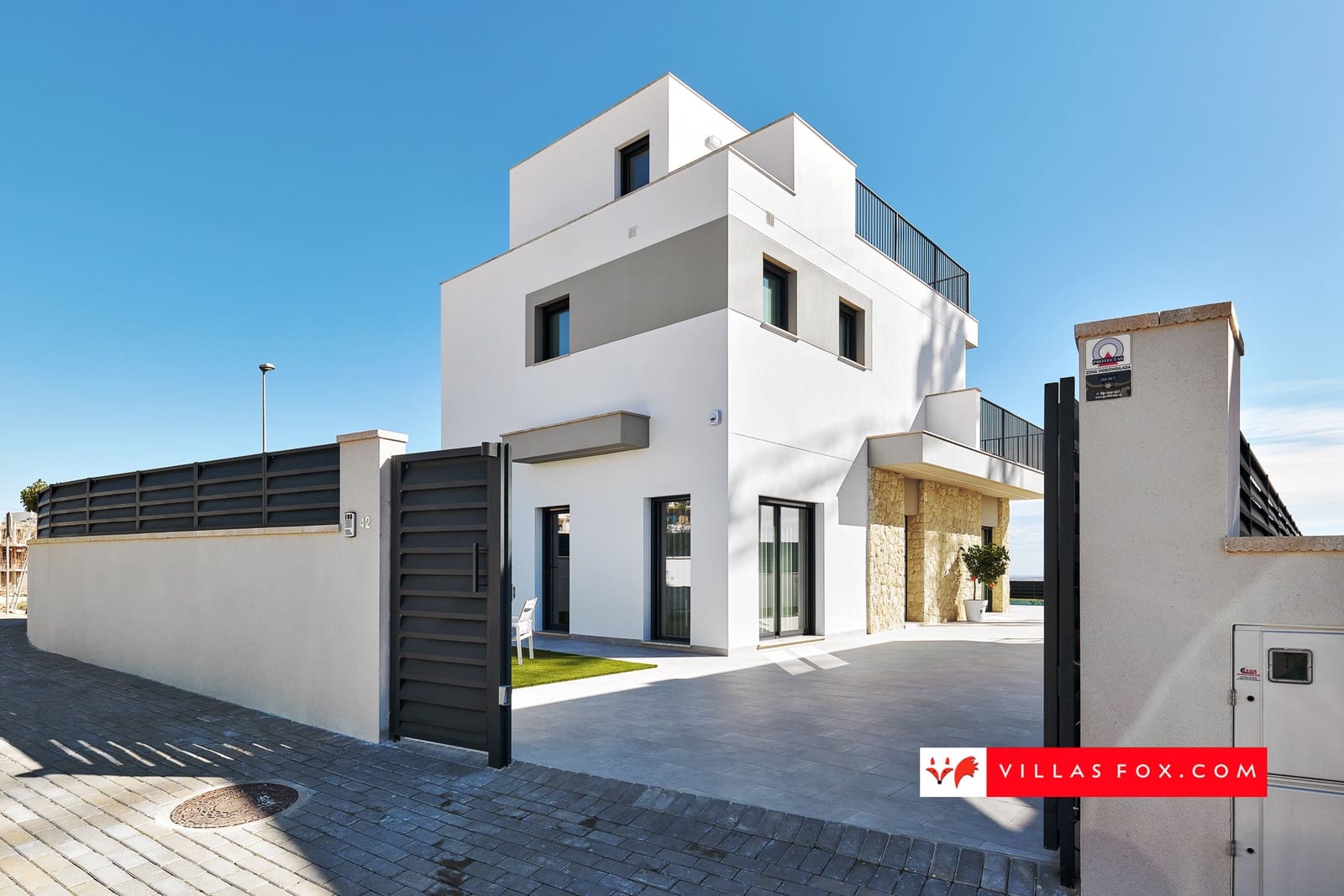 3 bedroom Villa for sale in San Miguel de Salinas with pool - € 649,000 (Ref: 9482412)