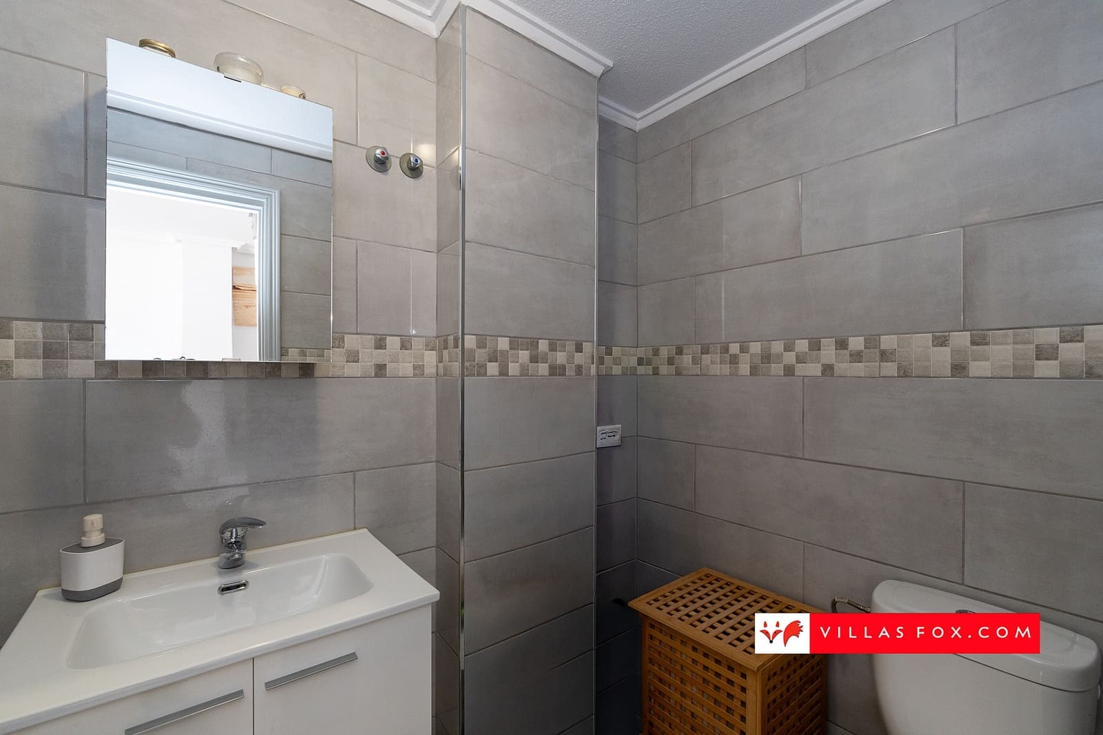 Casa de 2 habitaciones en San Miguel de Salinas en venta - 129.000 € (Ref: 9532326)