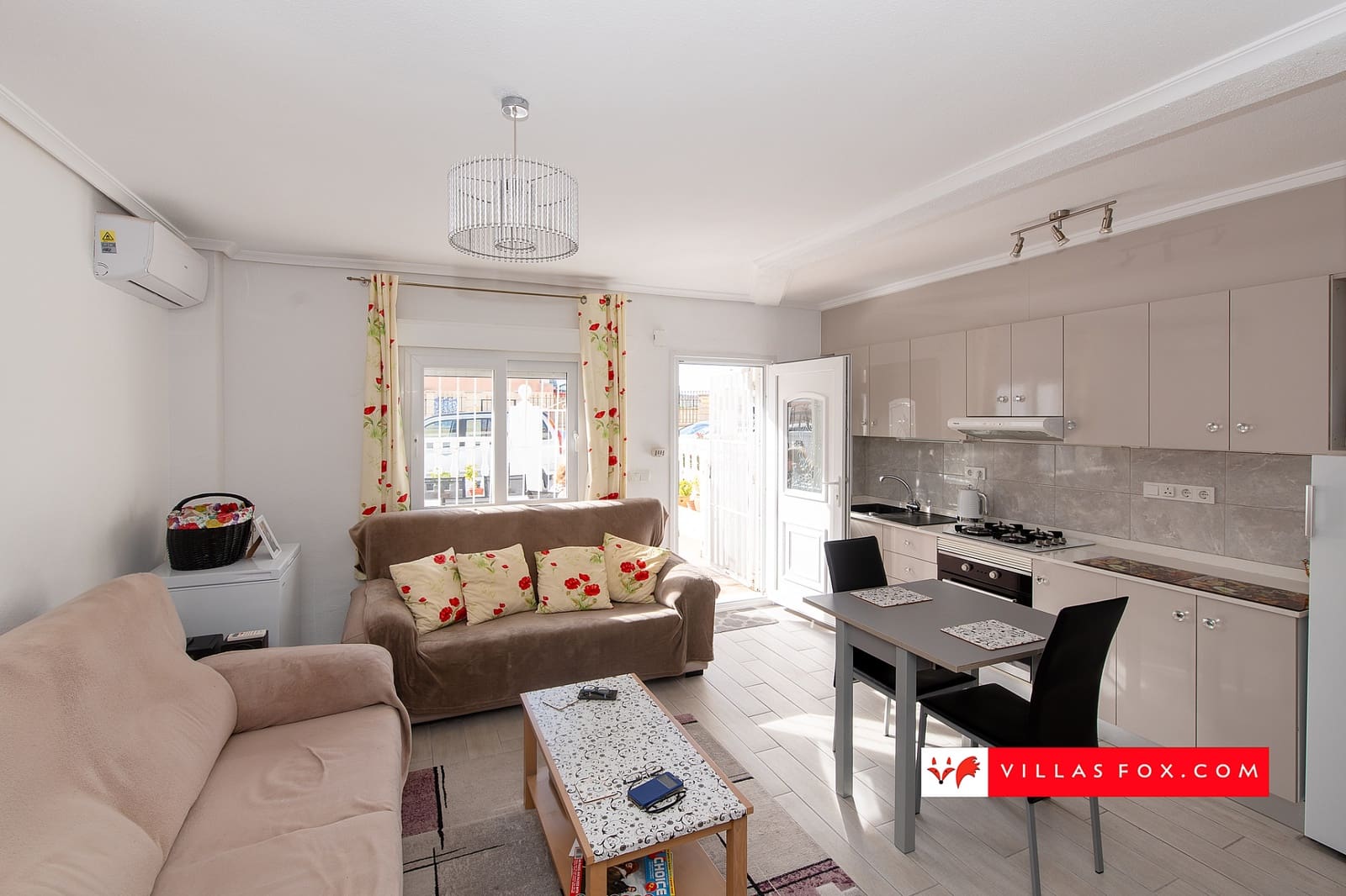 Casa de 2 habitaciones en San Miguel de Salinas en venta - 129.000 € (Ref: 9532326)