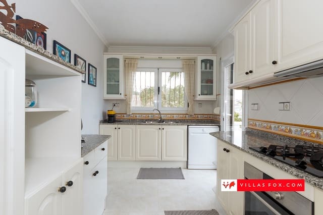 3 slaapkamer Villa te koop in San Miguel de Salinas met zwembad - € 379.000 (Ref: 9564156)