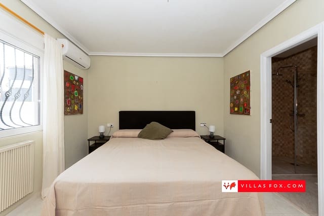 3 slaapkamer Villa te koop in San Miguel de Salinas met zwembad - € 379.000 (Ref: 9564156)