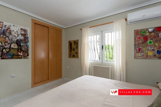 3 slaapkamer Villa te koop in San Miguel de Salinas met zwembad - € 379.000 (Ref: 9564156)