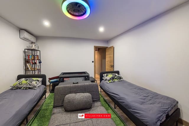 Casa de 4 habitaciones en San Miguel de Salinas en venta - 199.000 € (Ref: 9664044)