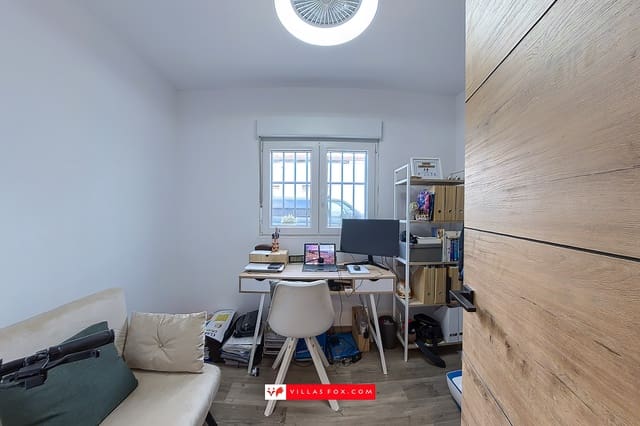 Casa de 4 habitaciones en San Miguel de Salinas en venta - 199.000 € (Ref: 9664044)