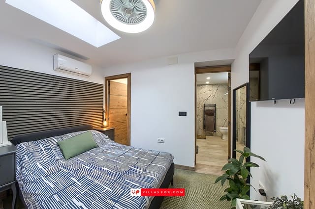 Casa de 4 habitaciones en San Miguel de Salinas en venta - 180.000 € (Ref: 9664044)